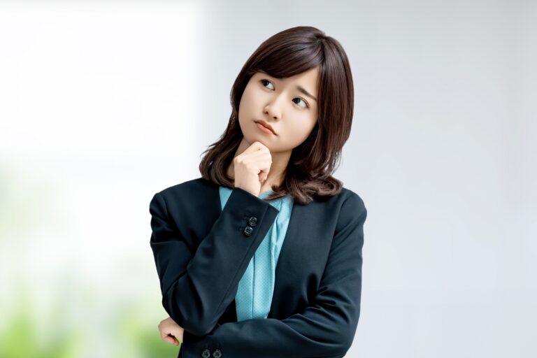 横柄な態度をとる人の心理とは?特徴を意識した適切な対処法を解説