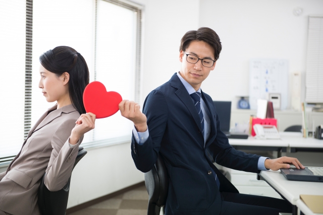 職場恋愛で奥手な女性の好意を見抜く方法とサイン