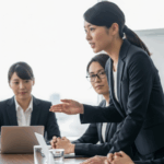 声が大きい人の心理とは?特徴や原因、上手な付き合い方を解説