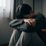 感情を表に出さない人の心理とは？特徴・理由と付き合い方のコツ