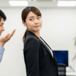 口が軽い人の特徴と末路｜トラブルを防ぐための対処法を解説