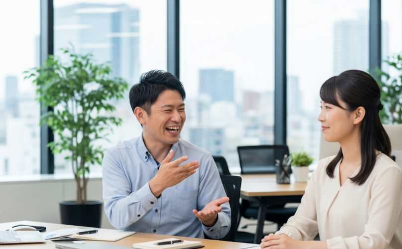 笑いながら話す人の心理とは?怖いと思われる理由と対処法