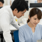 距離感がバグっている人の特徴と対処法｜恋愛・職場での接し方